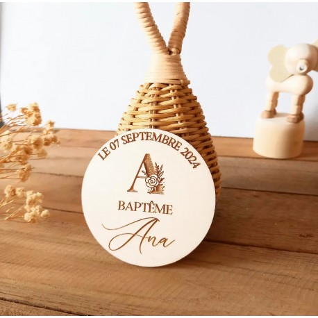 Magnet baptême souvenir lettre fleurie