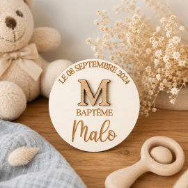 Magnet baptême bois initiale en relief